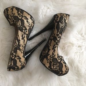 Black & Gold Pumps